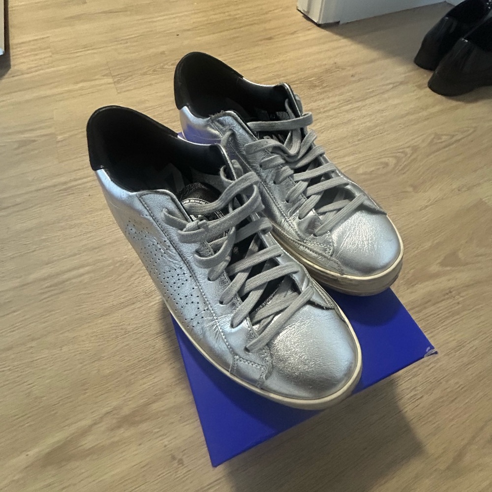P448 Silver Sneakers Reflective Low-Top Casual